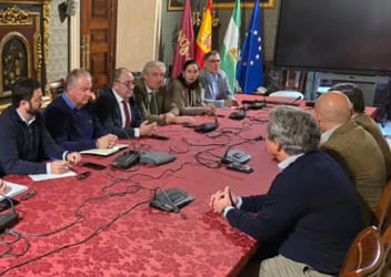 Sevilla avanza en la organización de la movilidad y el abastecimiento para la Feria junto a Aprocom